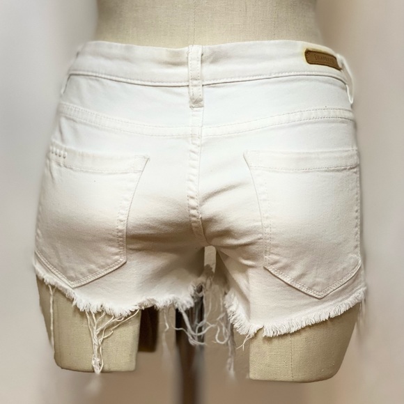 WITH TAGS Blank NYC Denim Little Queenie Shorts - Picture 3 of 12